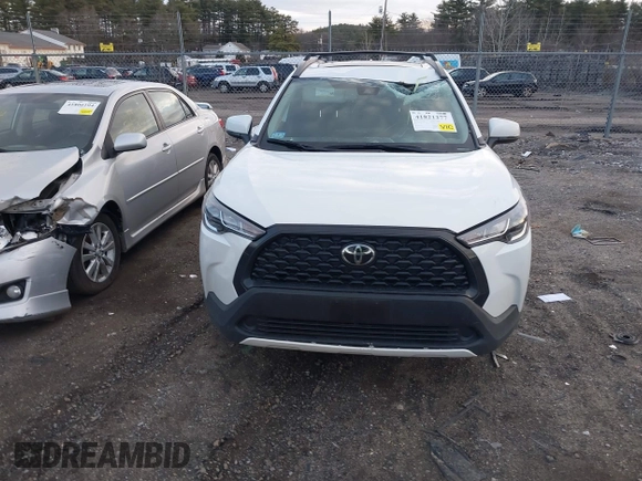 2022 Toyota Corolla Cross LE z VIN 7MUBAABG0NV030759, wystawiony jako IAAI lot #41821277 z przebiegiem 16 044 mil mil oraz . Historia ofert i sprzedaży dostępna na DreamBid. Obrazek 12.