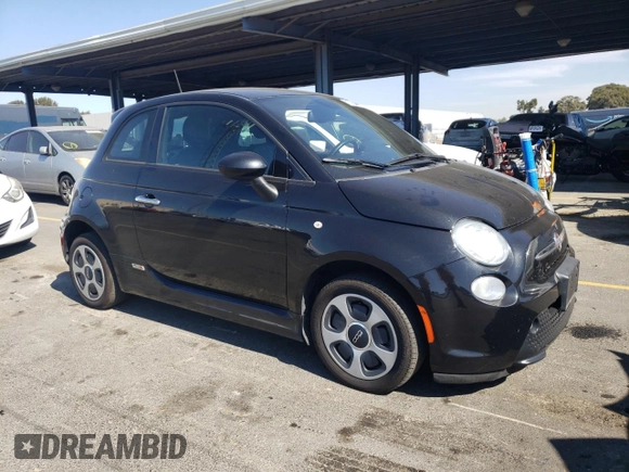 2013 FIAT 500e z VIN 3C3CFFGE9DT714089, wystawiony jako Copart lot #73840974 z przebiegiem 79 837 mil mil oraz Czysty tytuł • Clean title. Historia ofert i sprzedaży dostępna na DreamBid. Obrazek 4.