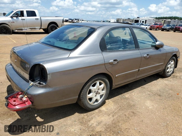 2001 Hyundai Sonata GLS with VIN KMHWF35V61A477442, listed as a Copart auction lot 64907884 with 160,326 mi miles and Salvage Title. Bid and sale history available at carsss.com. Image 3.