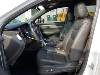 2024 Cadillac XT6 FWD Luxury z VIN 1GYKPAR47RZ705252, wystawiony jako Copart lot #49244015 z przebiegiem 26 838 mil mil oraz Szkody całkowita. Historia ofert i sprzedaży dostępna na DreamBid. Obrazek 7.