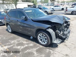 2014 BMW X1 xDrive28i z VIN WBAVL1C51EVY23179, wystawiony jako IAAI lot #42336835 z przebiegiem 77 273 mil mil oraz . Historia ofert i sprzedaży dostępna na DreamBid. Obrazek 1.