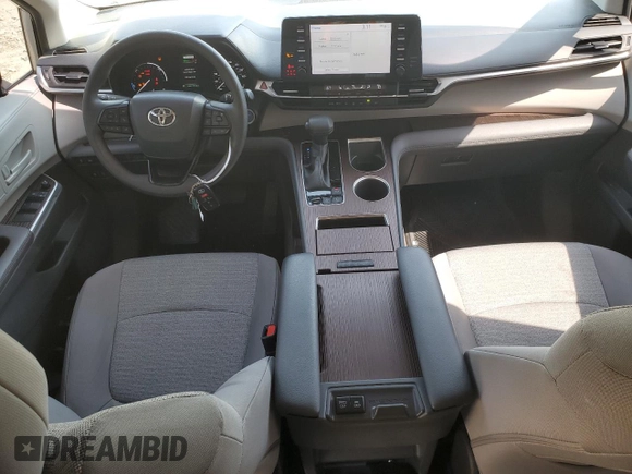 2022 Toyota Sienna LE z VIN 5TDKRKEC0NS098044, wystawiony jako Copart lot #53619535 z przebiegiem 59 252 mil mil oraz Szkoda całkowita • Salvage title. Historia ofert i sprzedaży dostępna na DreamBid. Obrazek 8.