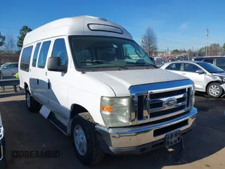 2008 Ford Econoline Cargo Commercial z VIN 1FTNS24WX8DA46272, wystawiony jako IAAI lot #41660926 z przebiegiem 114 892 mil mil oraz . Historia ofert i sprzedaży dostępna na DreamBid. Obrazek 1.