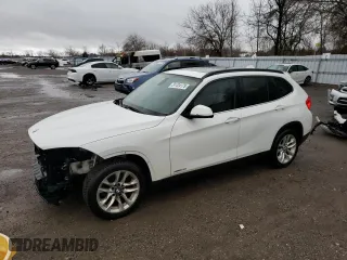2015 BMW X1 xDrive28i with VIN WBAVL1C5XFVY27197, listed as a Copart auction lot 51424175 with 182,929 mi miles and Salvage Title. Bid and sale history available at carsss.com. Image 1.