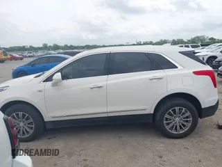 2019 Cadillac XT5 Luxury FWD z VIN 1GYKNCRSXKZ286643, wystawiony jako IAAI lot #42129213 z przebiegiem 87 091 mil mil oraz . Historia ofert i sprzedaży dostępna na DreamBid. Obrazek 14.