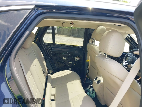 2022 Mercedes-Benz GLC 300 z VIN W1N0G8EB2NG060504, wystawiony jako IAAI lot #42586623 z przebiegiem 27 403 mil mil oraz . Historia ofert i sprzedaży dostępna na DreamBid. Obrazek 8.
