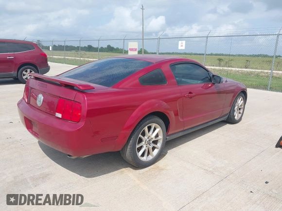 2007 Ford Mustang Deluxe with VIN 1ZVFT80N175279478, listed as a IAAI auction lot 42105526 with 167,176 mi miles. Bid and sale history available at carsss.com. Image 4.