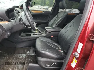 2015 Lincoln MKC z VIN 5LMTJ2AHXFUJ10820, wystawiony jako Copart lot #57139315 z przebiegiem 128 714 mil mil oraz Szkody całkowita. Historia ofert i sprzedaży dostępna na DreamBid. Obrazek 7.