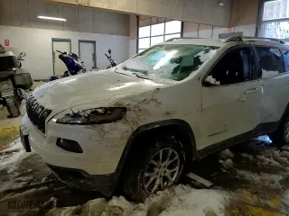 2016 Jeep Cherokee Altitude with VIN 1C4PJMCBXGW115597, listed as a Copart auction lot 41377065 with 61,761 mi miles and Salvage Title. Bid and sale history available at carsss.com. Image 12.