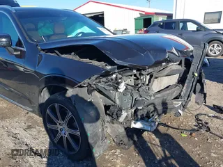 2018 Volvo XC60 Inscription with VIN YV4A22RL2J1081874, listed as a IAAI auction lot 41330217 with 100,611 mi miles. Bid and sale history available at carsss.com. Image 6.