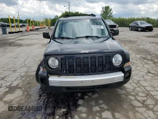2007 Jeep Patriot Limited z VIN 1J8FF48W37D275916, wystawiony jako Copart lot #56585205 z przebiegiem 106 919 mil mil oraz Szkoda całkowita • Salvage title. Historia ofert i sprzedaży dostępna na DreamBid. Obrazek 5.