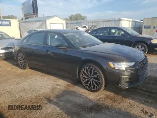 2022 Audi S8 z VIN WAULSAF85NN001632, wystawiony jako Copart lot #71361534 z przebiegiem 22 901 mil mil oraz Szkoda całkowita • Salvage title. Historia ofert i sprzedaży dostępna na DreamBid. Obrazek 4.