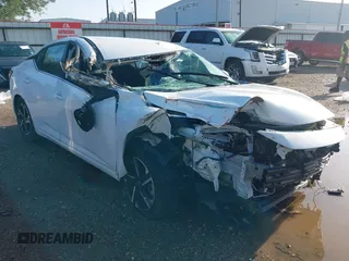 2024 Nissan Sentra SV z VIN 3N1AB8CV3RY220114, wystawiony jako IAAI lot #42742941 z przebiegiem Nie podano mil oraz . Historia ofert i sprzedaży dostępna na DreamBid. Obrazek 1.