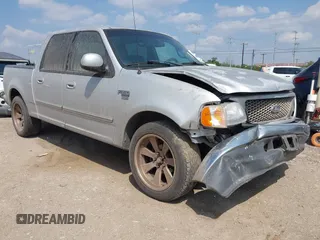 2001 Ford F-150 XLT z VIN 1FTRW07L01KC13770, wystawiony jako IAAI lot #42338250 z przebiegiem 255 863 mil mil oraz . Historia ofert i sprzedaży dostępna na DreamBid. Obrazek 1.