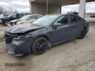 2025 Toyota Camry LE z VIN 4T1DAACK6SU027261, wystawiony jako Copart lot #53074595 z przebiegiem 9 774 mil mil oraz Szkoda całkowita • Salvage title. Historia ofert i sprzedaży dostępna na DreamBid. Obrazek 1.