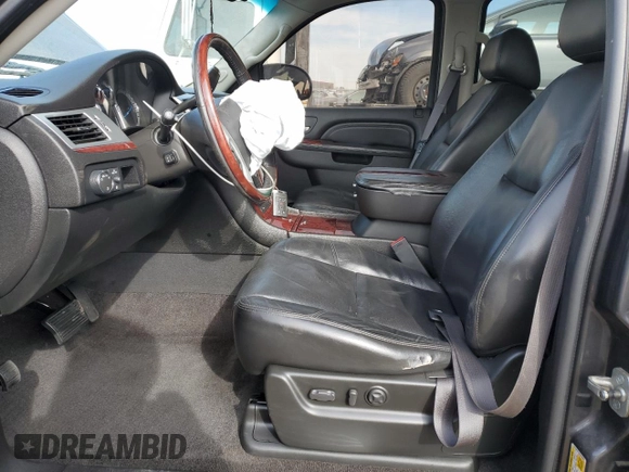 2010 Cadillac Escalade z VIN 1GYUKAEF8AR254884, wystawiony jako Copart lot #44844935 z przebiegiem 130 269 mil mil oraz Szkody całkowita. Historia ofert i sprzedaży dostępna na DreamBid. Obrazek 7.