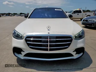 2022 Mercedes-Benz S 580 z VIN W1K6G7GB6NA098643, wystawiony jako Copart lot #60996695 z przebiegiem 48 976 mil mil oraz Czysty tytuł • Clean title. Historia ofert i sprzedaży dostępna na DreamBid. Obrazek 5.