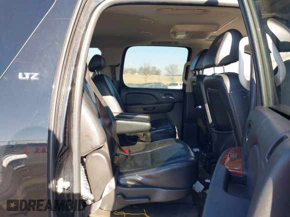 2008 Chevrolet Suburban Commercial with VIN 1GNFK16338J235887, listed as a IAAI auction lot 41371263 with 200,049 mi miles. Bid and sale history available at carsss.com. Image 8.
