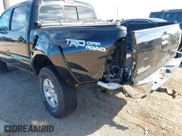 2015 Toyota Tacoma with VIN 3TMLU4EN2FM169326, listed as a IAAI auction lot 40689500 with 77,003 mi miles and . Bid and sale history available at DreamBid. Image 6.