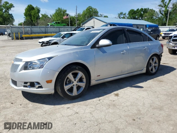 2014 Chevrolet Cruze 2LT z VIN 1G1PE5SB3E7417065, wystawiony jako Copart lot #55464935 z przebiegiem 60 720 mil mil oraz Szkoda całkowita • Salvage title. Historia ofert i sprzedaży dostępna na DreamBid. Obrazek 1.