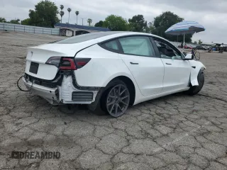 2022 Tesla Model 3 z VIN 5YJ3E1EA8NF244865, wystawiony jako Copart lot #55698465 z przebiegiem Nie podano mil oraz Szkoda całkowita • Salvage title. Historia ofert i sprzedaży dostępna na DreamBid. Obrazek 3.