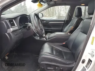 2017 Toyota Highlander XLE z VIN 5TDJZRFH8HS392519, wystawiony jako Copart lot #44079265 z przebiegiem 84 065 mil mil oraz Szkoda całkowita • Salvage title. Historia ofert i sprzedaży dostępna na DreamBid. Obrazek 7.