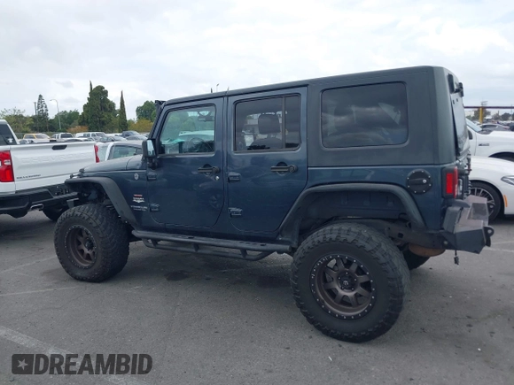 2008 Jeep Wrangler Unlimited Sahara z VIN 1J8GA59138L525836, wystawiony jako IAAI lot #42116359 z przebiegiem 199 600 mil mil oraz . Historia ofert i sprzedaży dostępna na DreamBid. Obrazek 15.