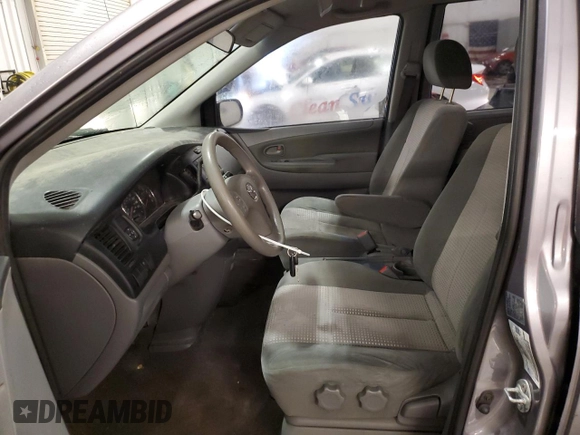 2004 Mazda MPV LX with VIN JM3LW28A440515066, listed as a Copart auction lot 61670365 with 106,995 mi miles and Clean title. Bid and sale history available at DreamBid. Image 7.