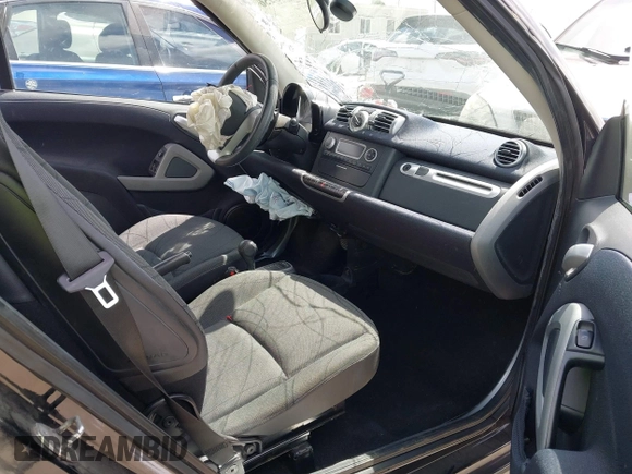 2013 Smart fortwo Pure with VIN WMEEJ3BA0DK686417, listed as a IAAI auction lot 41803956 with 83,850 mi miles. Bid and sale history available at carsss.com. Image 5.
