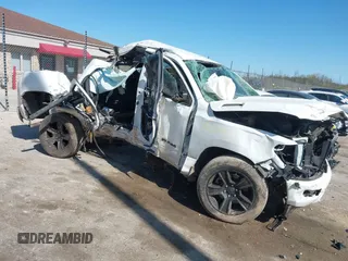 2020 Ram 1500 Big Horn z VIN 1C6RRFFG0LN283115, wystawiony jako IAAI lot #42211903 z przebiegiem 68 803 mil mil oraz . Historia ofert i sprzedaży dostępna na DreamBid. Obrazek 1.