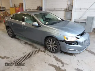 2017 Volvo S60 Inscription z VIN LYV402HK7HB138376, wystawiony jako IAAI lot #42227426 z przebiegiem 77 769 mil mil oraz . Historia ofert i sprzedaży dostępna na DreamBid. Obrazek 1.