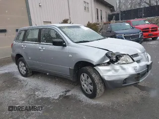 2005 Mitsubishi Outlander LS with VIN JA4LX31F25U045299, listed as a IAAI auction lot 41339369 with 100,697 mi miles. Bid and sale history available at carsss.com. Image 1.