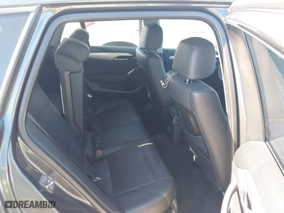 2014 BMW X1 sDrive28i with VIN WBAVM1C57EVW47767, listed as a IAAI auction lot 41867313 with 90,431 mi miles. Bid and sale history available at carsss.com. Image 8.