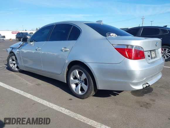 2007 BMW 5 Series 525i z VIN WBANE53517C661568, wystawiony jako IAAI lot #41560607 z przebiegiem Nie podano mil oraz . Historia ofert i sprzedaży dostępna na DreamBid. Obrazek 3.