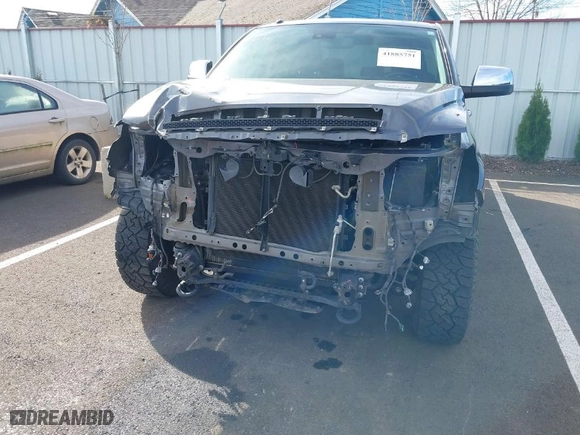 2019 Toyota Tundra 4WD SR5 with VIN 5TFHY5F1XKX800565, listed as a IAAI auction lot 41885751 with 39,370 mi miles. Bid and sale history available at carsss.com. Image 6.