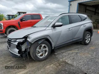 2022 Hyundai Tucson Preferred z VIN KM8JBCAE8NU033835, wystawiony jako Copart lot #55229355 z przebiegiem 64 828 mil mil oraz Szkody całkowita. Historia ofert i sprzedaży dostępna na DreamBid. Obrazek 1.