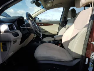 2016 Kia Sorento LX z VIN 5XYPGDA55GG114138, wystawiony jako Copart lot #45739435 z przebiegiem 100 010 mil mil oraz Szkoda całkowita • Salvage title. Historia ofert i sprzedaży dostępna na DreamBid. Obrazek 7.