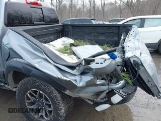 2024 Chevrolet Colorado 4WD ZR2 with VIN 1GCPTFEK7R1153937, listed as a IAAI auction lot 41637648 with 5,862 mi miles and . Bid and sale history available at DreamBid. Image 6.