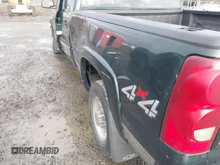 2003 Chevrolet Silverado 1500HD LS z VIN 1GCGK13U33F209456, wystawiony jako IAAI lot #41319790 z przebiegiem 230 974 mil mil oraz . Historia ofert i sprzedaży dostępna na DreamBid. Obrazek 6.