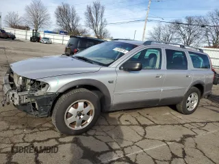2004 Volvo V70 XC70 with VIN YV1SZ59H741153070, listed as a Copart auction lot 41830075 with 143,143 mi miles and Salvage Title. Bid and sale history available at carsss.com. Image 1.
