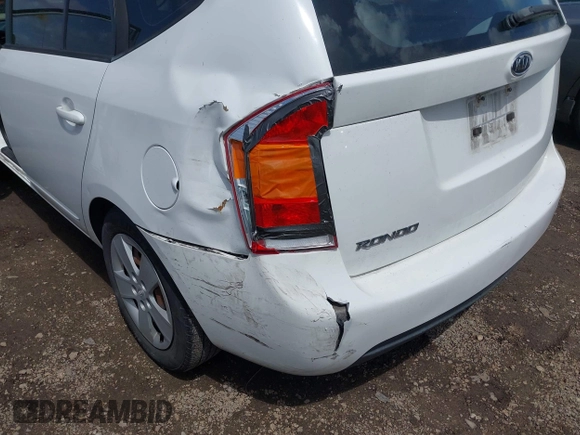 2009 Kia Rondo LX with VIN KNAFG528797266266, listed as a IAAI auction lot 41904944 with 139,028 mi miles. Bid and sale history available at carsss.com. Image 6.