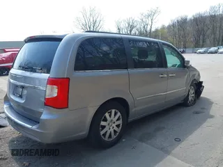2016 Chrysler Town & Country Touring with VIN 2C4RC1BGXGR149949, listed as a IAAI auction lot 42074695 with 52,644 mi miles. Bid and sale history available at carsss.com. Image 4.