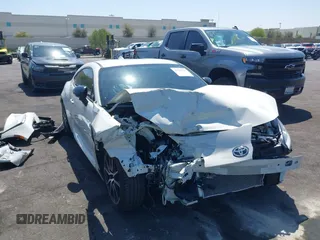 2023 Toyota 86 z VIN JF1ZNBC13P8762393, wystawiony jako IAAI lot #42202061 z przebiegiem 9 870 mil mil oraz . Historia ofert i sprzedaży dostępna na DreamBid. Obrazek 6.