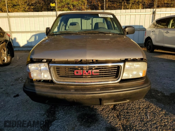 2003 GMC Sonoma with VIN 1GTCS19H638195758, listed as a Copart auction lot 83080674 with 152,104 mi miles and Salvage Title. Bid and sale history available at DreamBid. Image 5.
