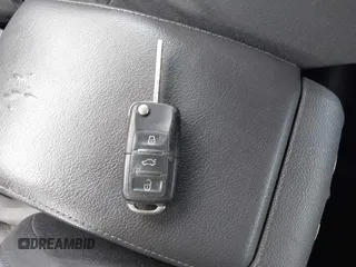 2005 Volkswagen Jetta 2.5 with VIN 3VWPG71K15M633921, listed as a IAAI auction lot 41186775 with 137,915 mi miles and . Bid and sale history available at DreamBid. Image 11.