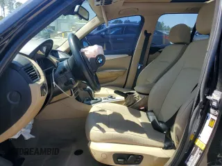 2014 BMW X1 sDrive28i z VIN WBAVM1C52EVW51919, wystawiony jako Copart lot #52282325 z przebiegiem Nie podano mil oraz Szkody całkowita. Historia ofert i sprzedaży dostępna na DreamBid. Obrazek 7.