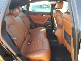 2017 Maserati Levante z VIN ZN661XUL4HX225995, wystawiony jako Copart lot #48588935 z przebiegiem 45 276 mil mil oraz Szkoda całkowita • Salvage title. Historia ofert i sprzedaży dostępna na DreamBid. Obrazek 12.