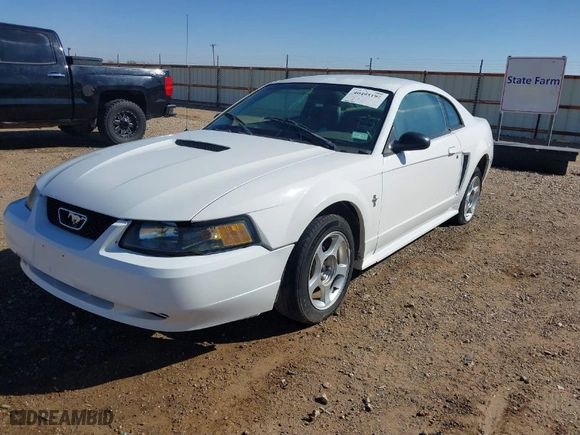 2001 Ford Mustang Standard with VIN 1FAFP40471F137005, listed as a IAAI auction lot 40493197 with 203,547 mi miles. Bid and sale history available at carsss.com. Image 2.