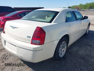 2007 Chrysler 300 Touring z VIN 2C3KA53G17H715729, wystawiony jako IAAI lot #41999282 z przebiegiem 130 444 mil mil oraz . Historia ofert i sprzedaży dostępna na DreamBid. Obrazek 4.