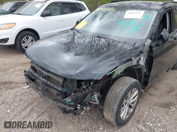 2018 Volkswagen Tiguan S with VIN 3VV1B7AX1JM076071, listed as a IAAI auction lot 42043311 with 107,883 mi miles and . Bid and sale history available at DreamBid. Image 6.